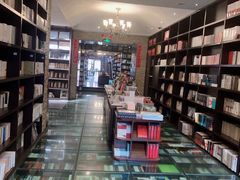 -钟书阁(松江泰晤士小镇店)