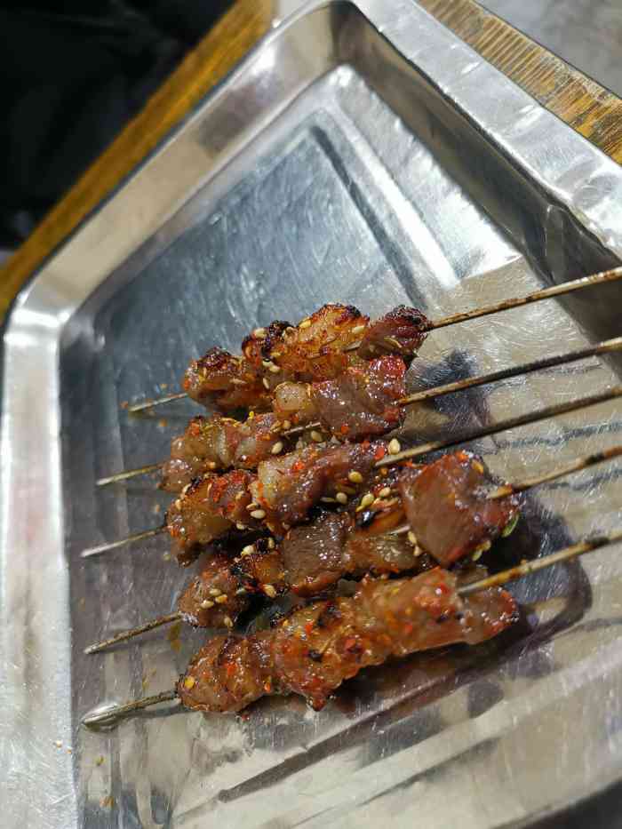 大尾巴羊肉串-"怎么说呢 按最稀饭吃串儿了,从炸的吃到.