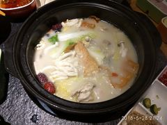 -洪氏嗨捞·广东猪肚鸡·椰子鸡火锅(西咸万象城店)