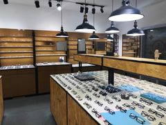-罗伯特眼镜·蔡司官方授权(罗湖国贸店)