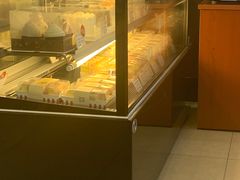 面包甜点陈列柜-红宝石·鲜奶小方·海派西点房(丰庄店)