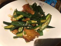猪颈肉炒秋葵-喜越泰莱·泰越料理(海逸新天地店)