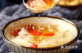Taojiao, Gleditsia, and Tremella Soup