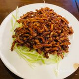 八点到的，人还是那么多，小小的门帘一打开门是真热闹