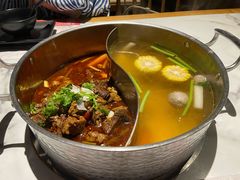秘制鲜牛腩鸳鸯锅-今日炊牛·潮汕牛肉火锅(华采天地店)
