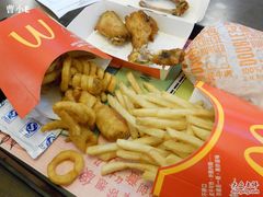 吃了两个鸡翅后才想起来拍照-麦当劳(展览路店)