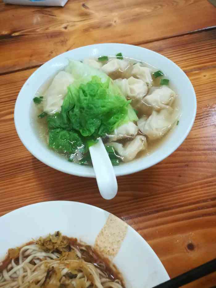 汤云吞,味道一般,青菜味道很生.