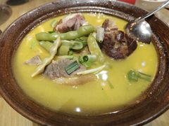 -帅巴人舅母子腊蹄民俗村