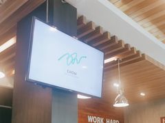 -Chom Cafe and Restaurant