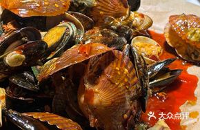 Spicy Hand-Grab Seafood