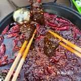不愧是贵阳！路边火锅店，太chill了，好便