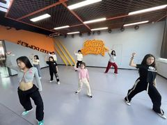 -U.P流行舞蹈文化艺术中心(财富星座店)