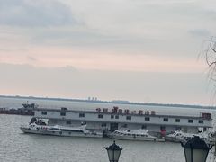 -巴陵广场