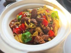 酸菜炒肥肠-陈鹏鹏潮汕菜(欢乐海岸 海边景观店)