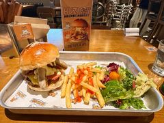 虎滋招牌汉堡-HUZI虎滋精酿餐吧(京西大悦城店)