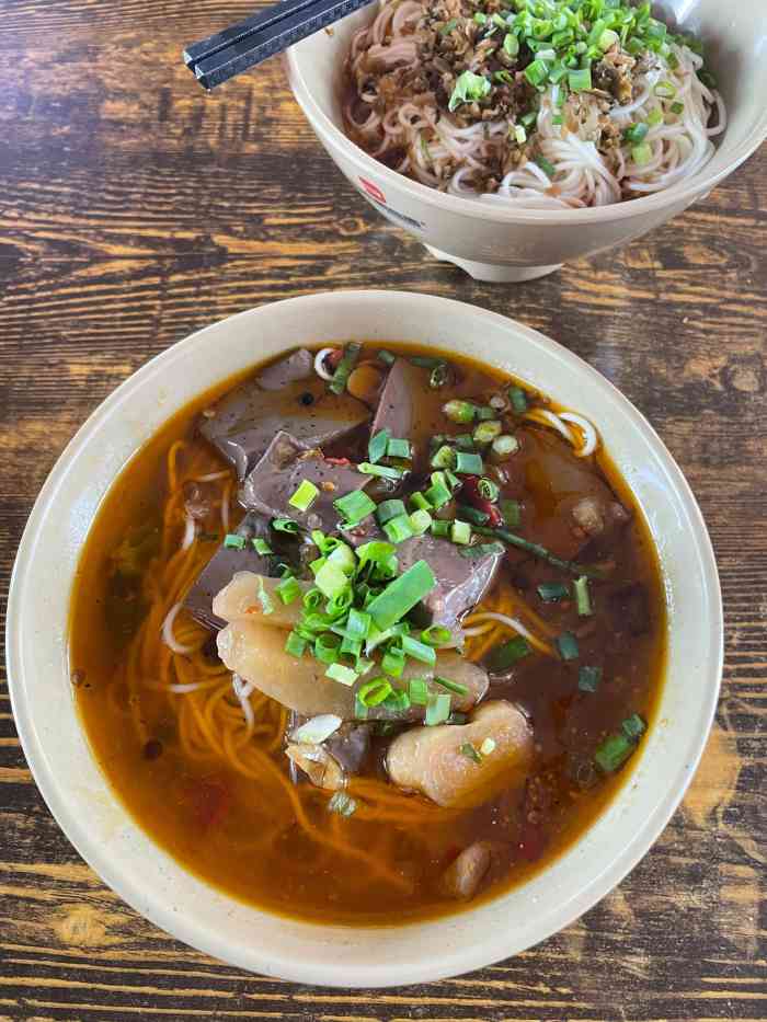 白市鸭血面(汽博中心店)-"位置就在融创金茂时代北区,靠外面大马路,.