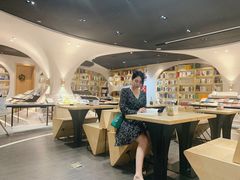 -钟书阁(珍园店)