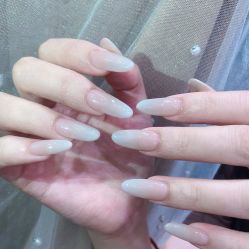 -花岐款式专研健康美甲沙龙