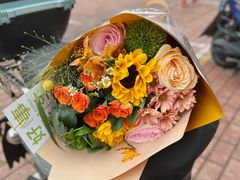 -何兮花店·气球派对鲜花店(马桥银春路万科城店)