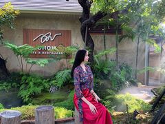 -Chom Cafe and Restaurant