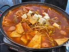 部队火锅-HONGA HONGA雄家(曹路店)