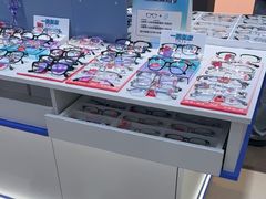 -美式眼镜·授权蔡司.依视路.尼康.豪雅.明月(南翔印象城店)