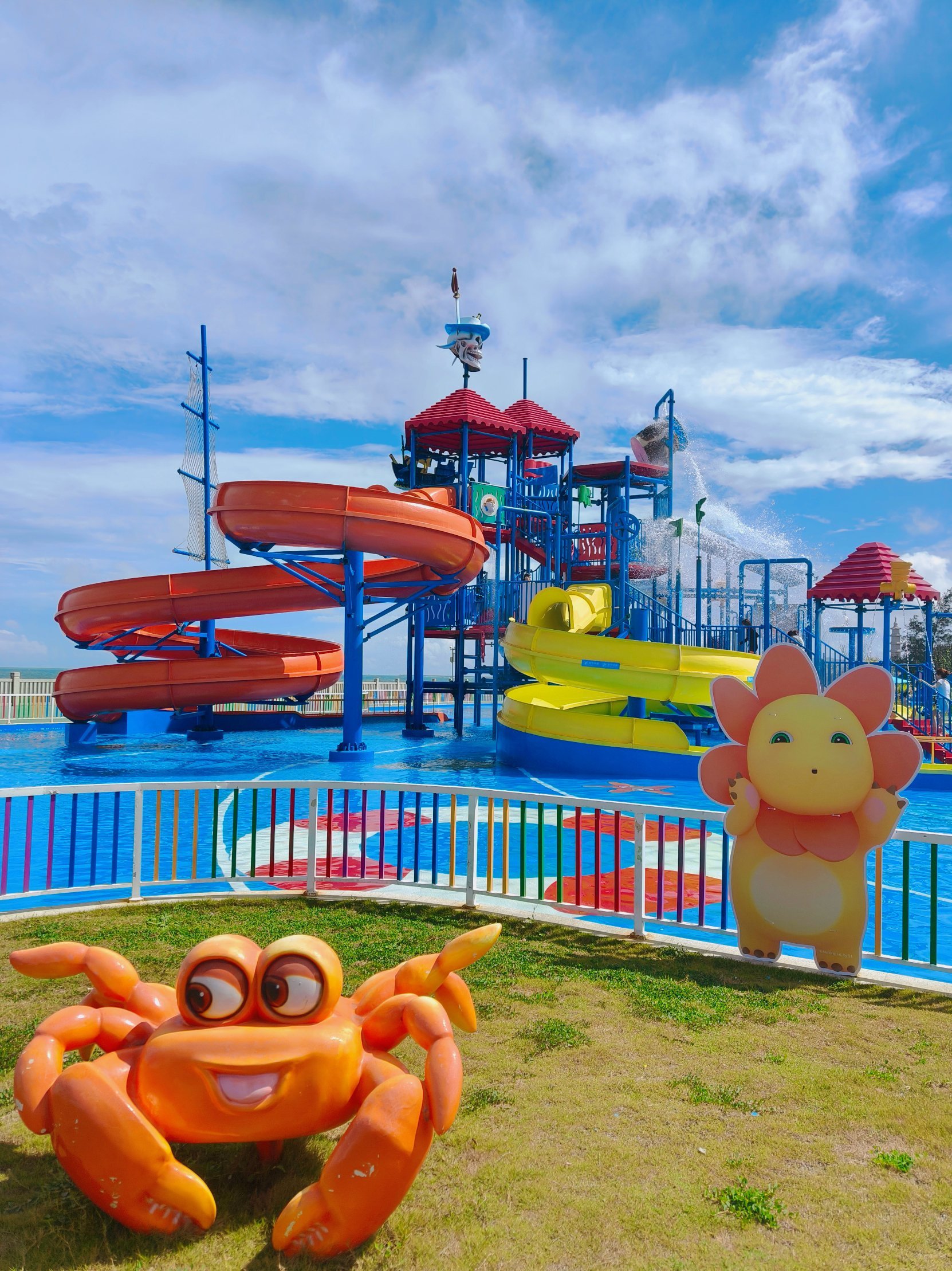 汕头中海黄金海岸水上乐园和奶龙一起过夏天