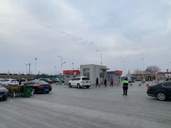 -滨州服务区·停车场