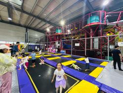 -趣玩空间蹦床乐园(临平旗舰店)