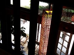 二楼望下的门口-旅马餐厅(茅家埠店)