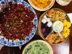 -黄桷树曹家私房菜(江与城店)