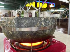 -墨脱石锅椰子鸡•香草鸭•东山羊(大东海店)