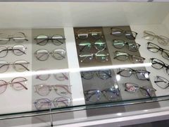 -提一眼镜·蔡司·依视路(小寨店)