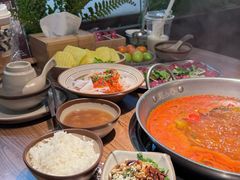 -野山舂·贵州现舂酸汤火锅(鸿通城店)