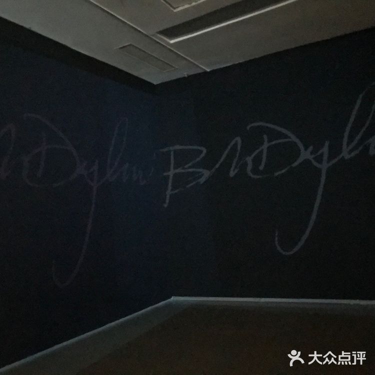 [爱心]唱摇滚也是诗人的艺术家