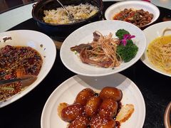 -帅巴人舅母子腊蹄民俗村