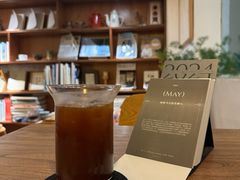 -彳亍咖啡·这里(水湾路店)
