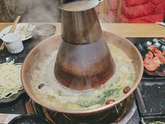 -果松木炭酸菜铜火锅·外婆参鸡汤