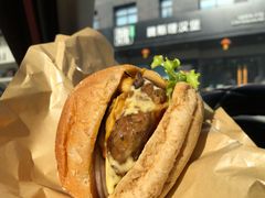 鲜香蘑菇牛肉汉堡-魏斯理汉堡(西安沣东吾悦店)