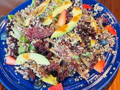 藜麦牛油果色拉-MARU玛露音乐餐厅(前滩世贸店)