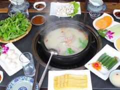 -大匠工房古船木艺术餐厅·猪肚鸡专门店(长白仙岛店)