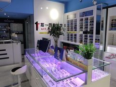 -提一眼镜·蔡司·依视路(小寨店)