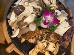 -一朵菌·野生菌探索家火锅(南亚店)