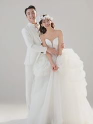 -至臻微拉婚纱摄影