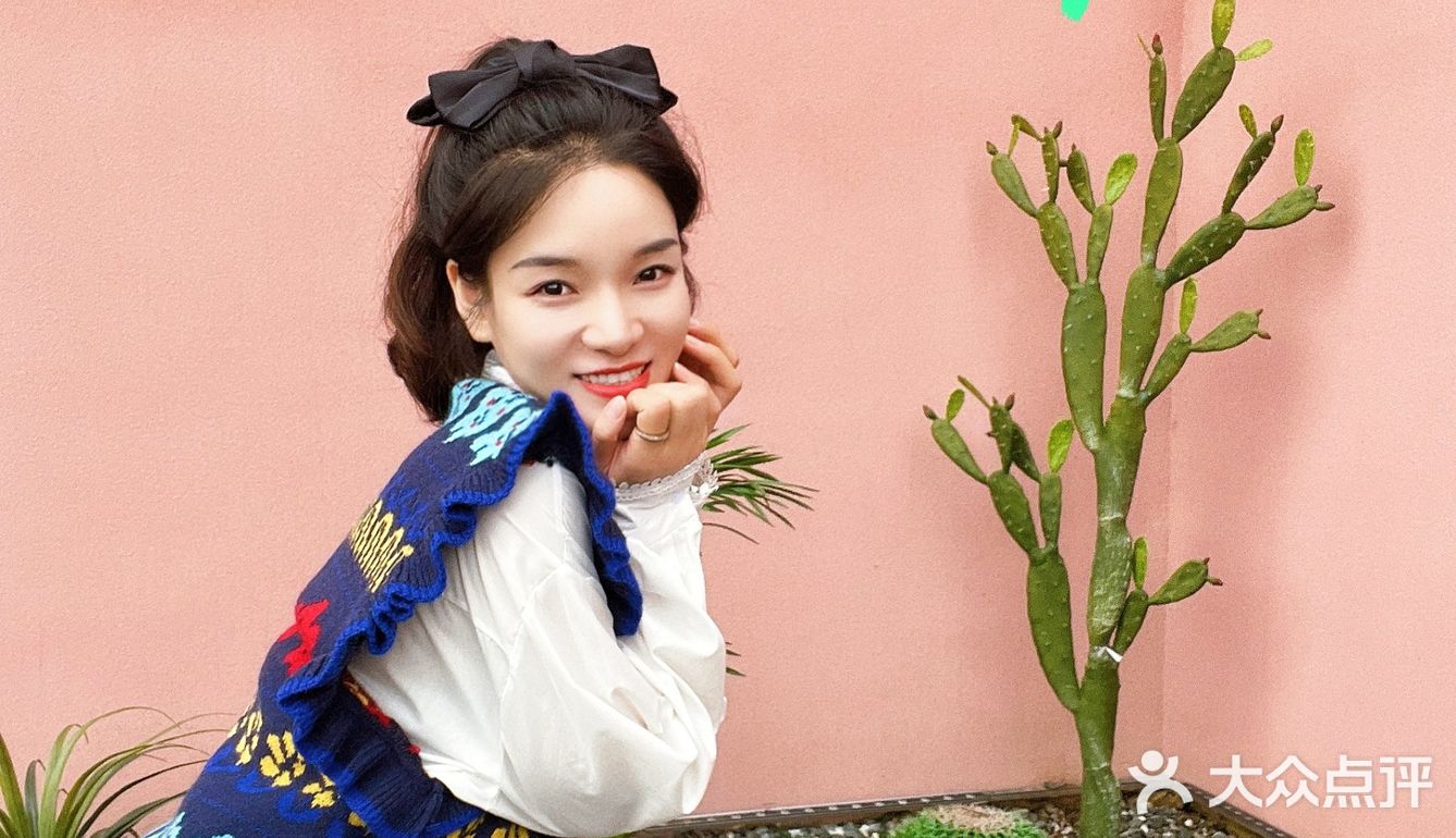 花海旁的咖啡馆