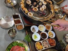 -围炉肉舍•炭烤活鳗•丹东海鲜烤肉(步行街店)