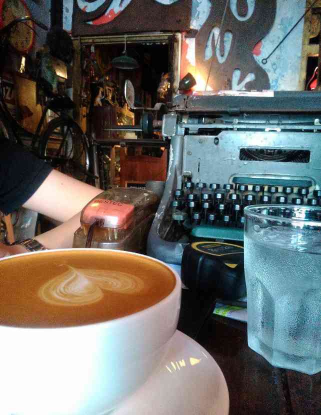 coffee junkie @ junk-"槟城就是咱们一个南方的城市,汕头的感觉差.