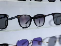 -美式眼镜·授权蔡司.依视路.尼康.豪雅.明月(人民广场店)