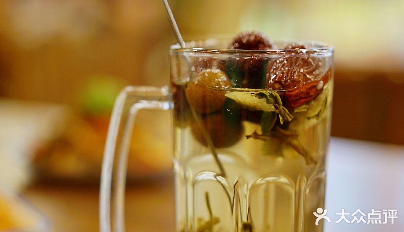 羊肉肥瘦相间，美味无穷，一点儿羊膻味都没有