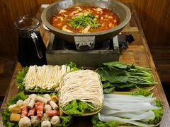 -灶知轩湘西石锅鱼(万佳广场店)